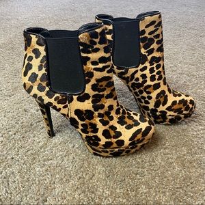 Gianni Bini leopard booties